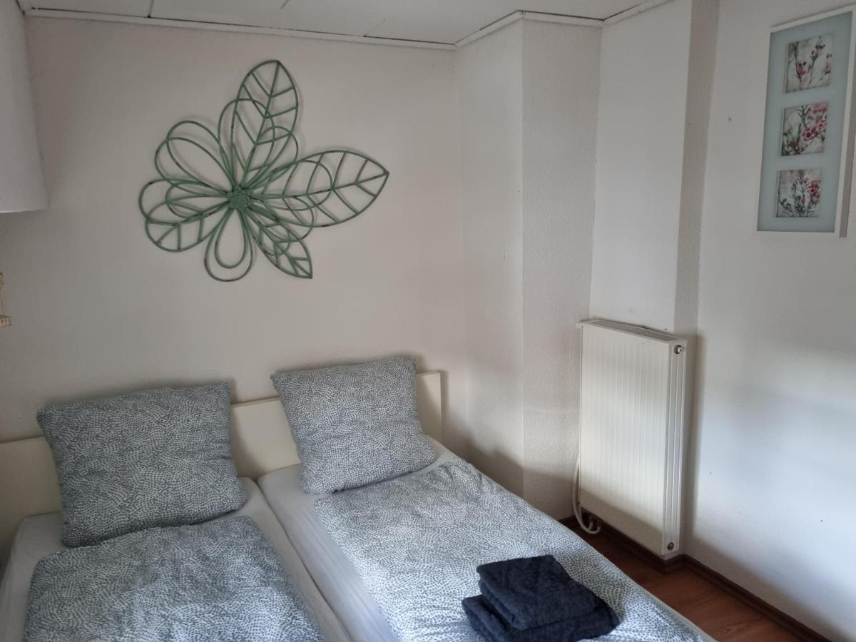 Schoene Wohnung Im Zentrum Von Ahnatal Buitenkant foto