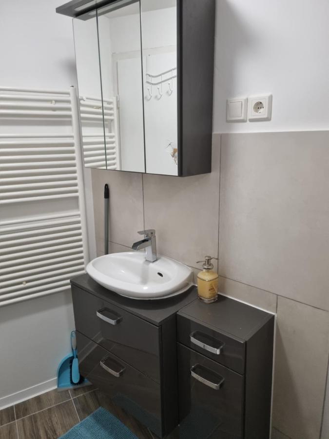 Schoene Wohnung Im Zentrum Von Ahnatal Buitenkant foto