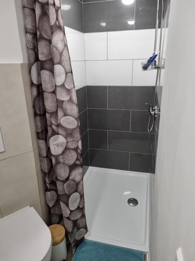Schoene Wohnung Im Zentrum Von Ahnatal Buitenkant foto